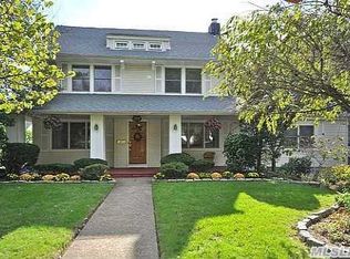 566 Scranton Ave, Lynbrook, NY 11563