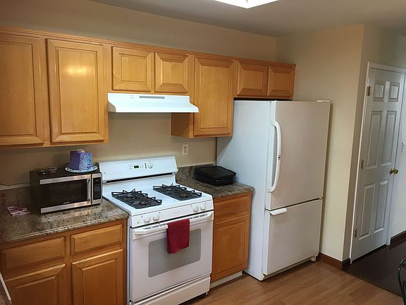 5th image of 15 Schindler Ct