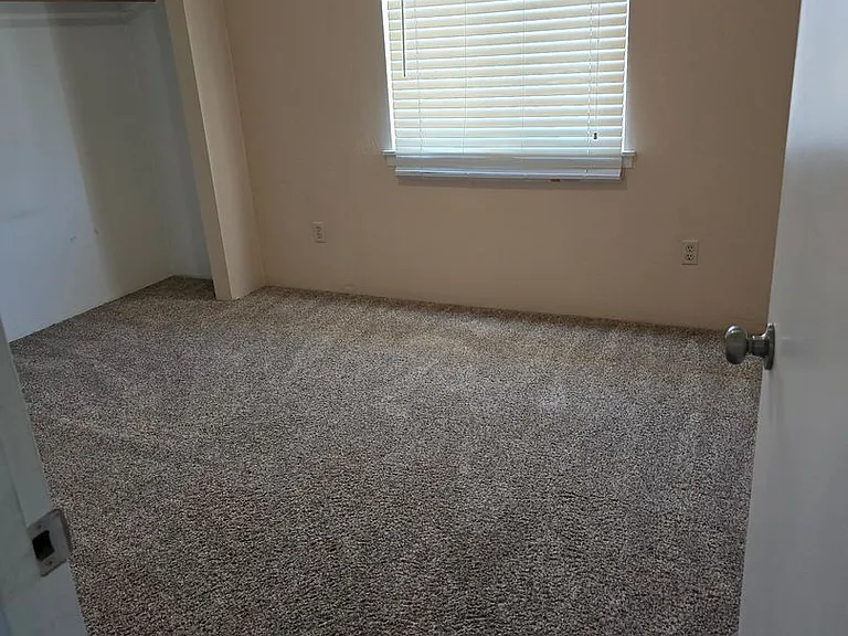 2368 Redwood Ave — Photo 17