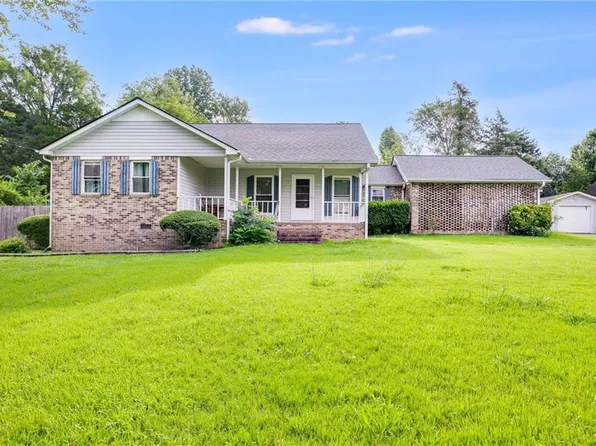 424 Oakwood Dr, Cedartown, GA 30125