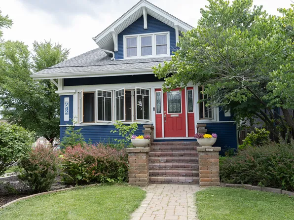 742 N Ridgeland Ave, Oak Park, IL 60302