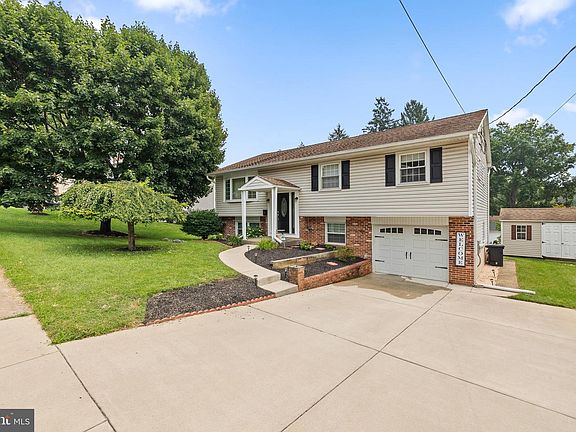 2nd image of 2255 Hillside Ln