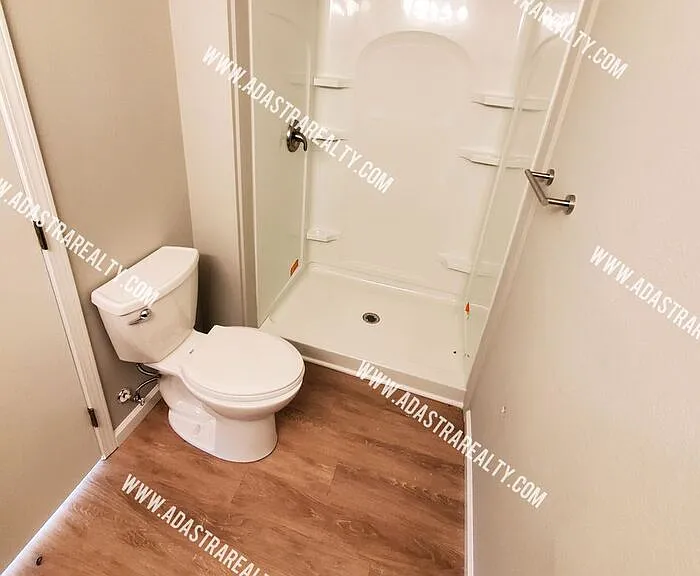 121 Ames St — Photo 17
