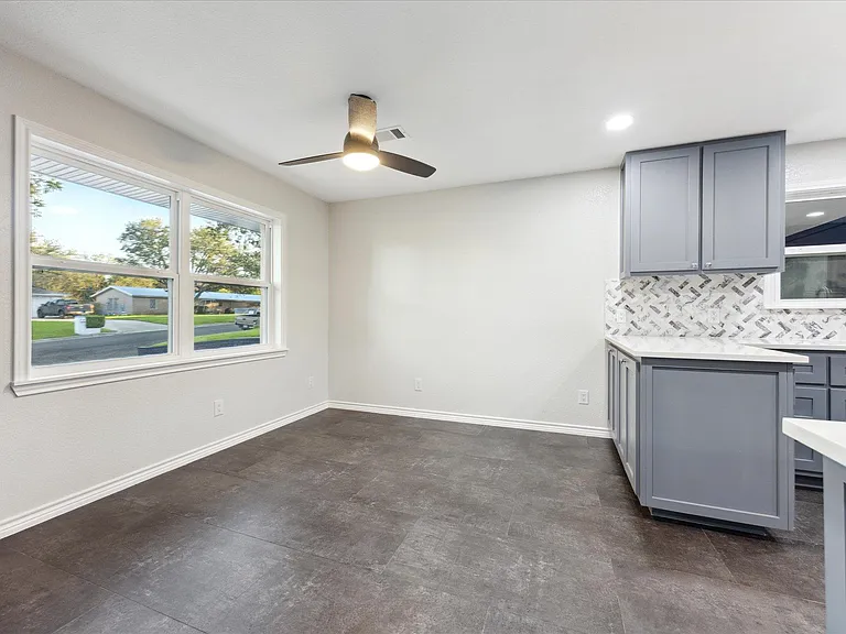 1305 W 1st St — Photo 12