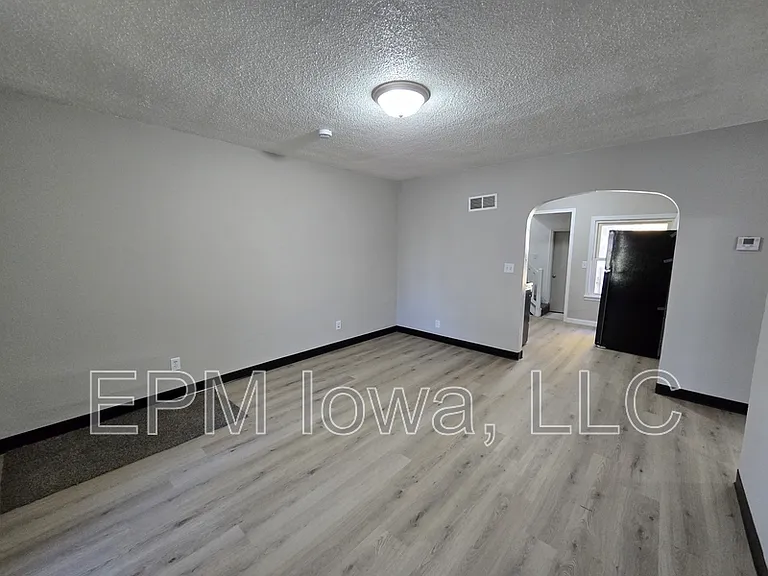 1125 N Barclay St — Photo 3