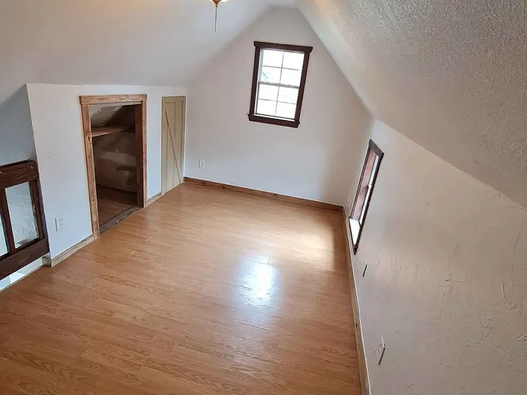 671 Lakeshore Ln — Photo 5
