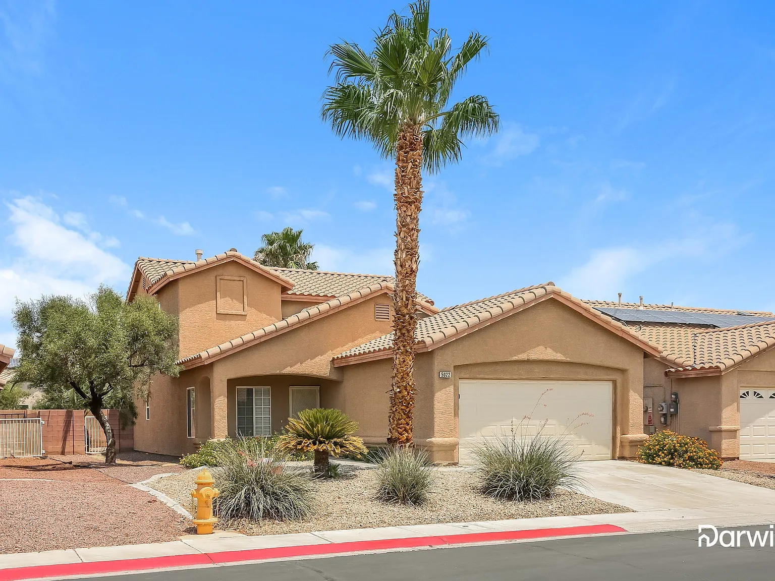 3 bed, 2.5 bath, 1824 sqft, $2,035 — Photo 2