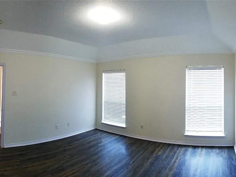 100 Commonwealth Cir — Photo 11