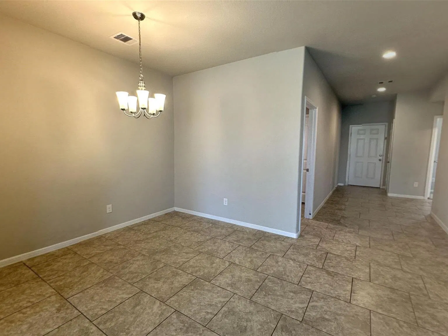 3 bed, 2.0 bath, 1709 sqft, $2,100 — Photo 3