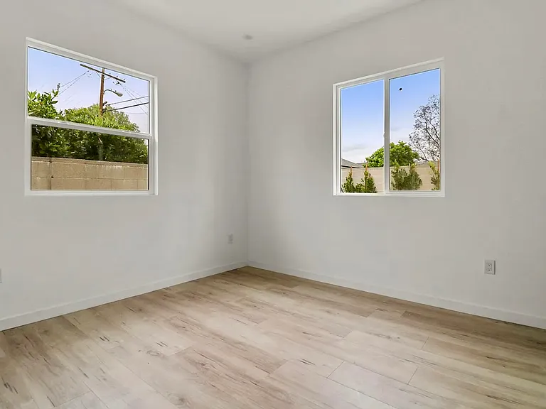 7840 Lasaine Ave — Photo 22