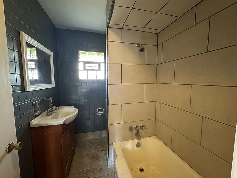 1007 Wool St — Photo 11