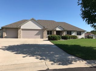 N1634 Diamond Ct, Greenville, WI 54942