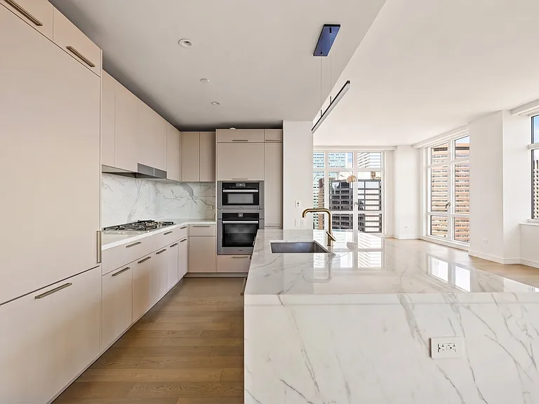 305 E 51st St #30C — Photo 7