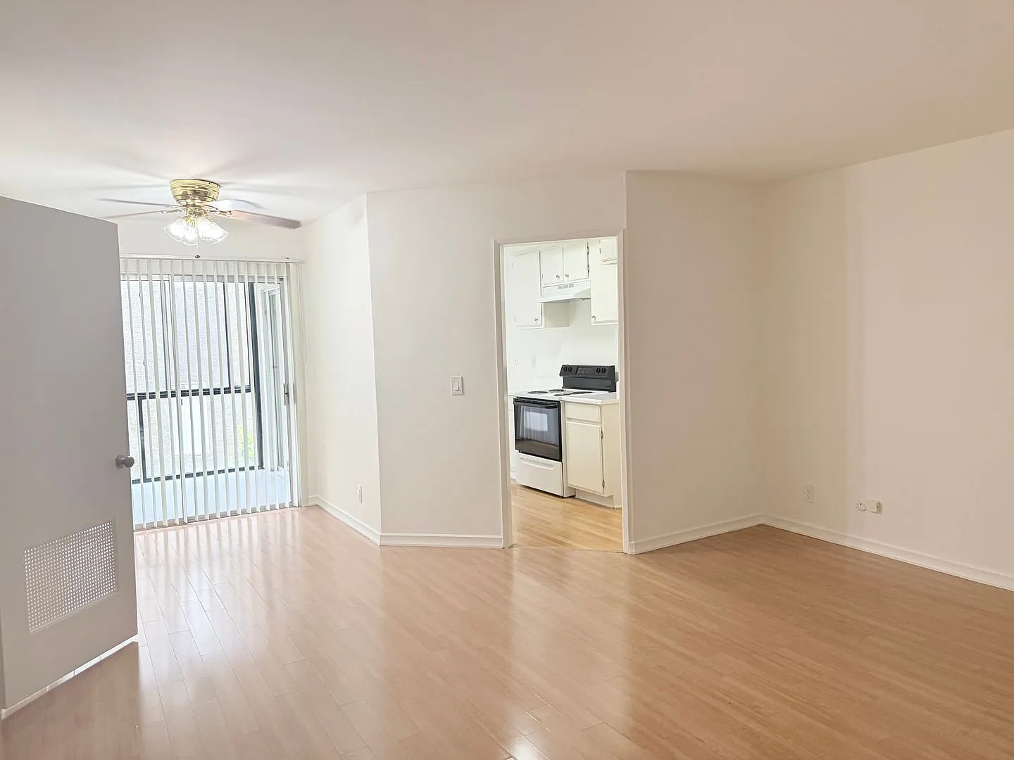 331 Ardmore Avenue Apartments - Prime Location in Koreatown — Photo 4