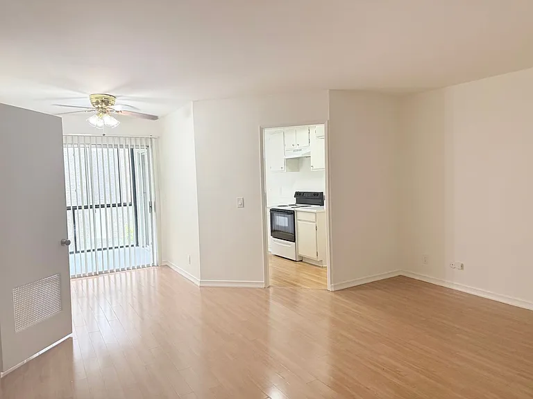 331 Ardmore Avenue Apartments - Prime Location in Koreatown — Photo 13