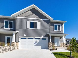 1380 Autumn Ridge Ln, Dubuque, IA 52003