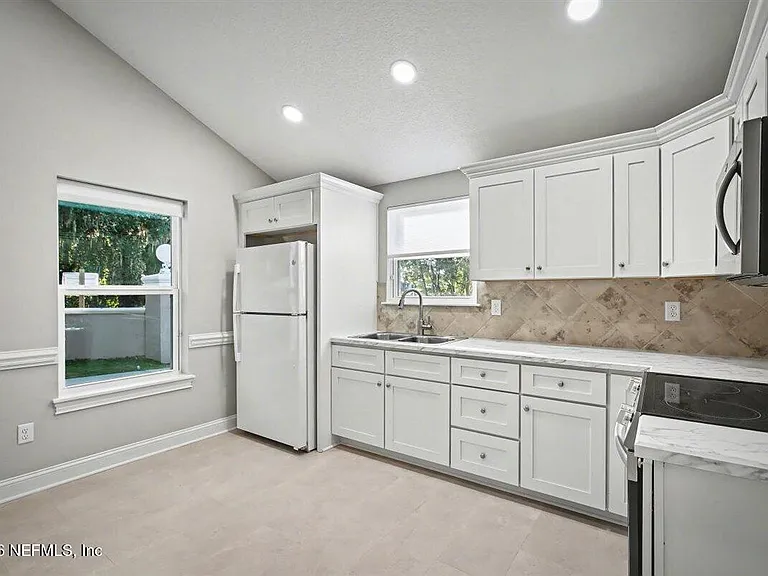 2210 Shepard St — Photo 14