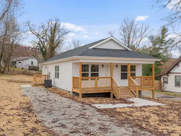 520 Jackson Ave, Pulaski, VA 24301