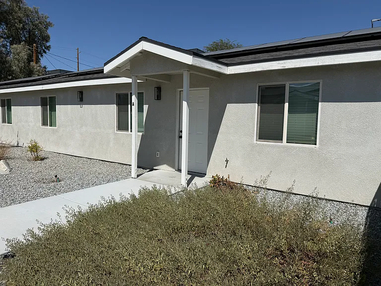 328 W Robertson Ave #A — Photo 4