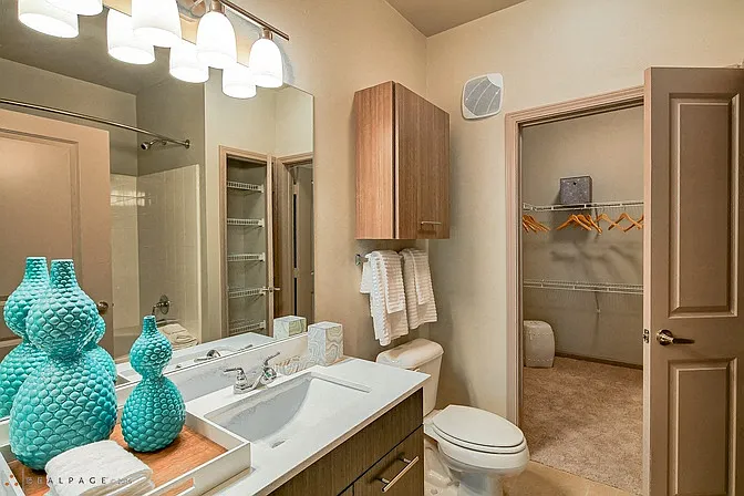The Maywood Apartments — Photo 10