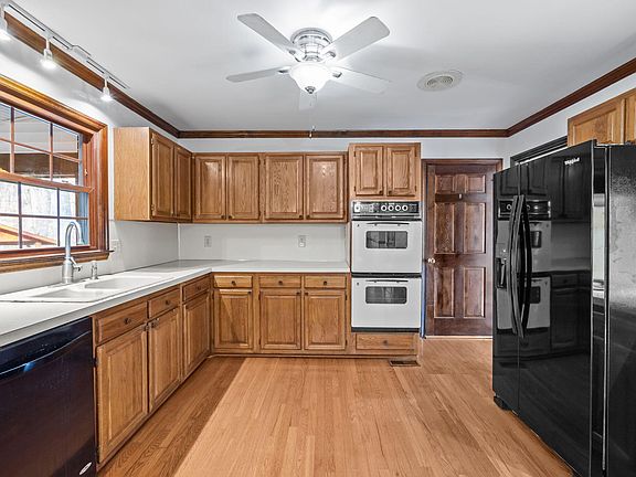 5th image of 415 Jericho Rd