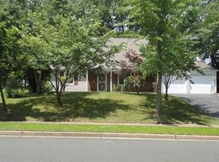 21 Abbott Rd, Somerset, NJ 08873