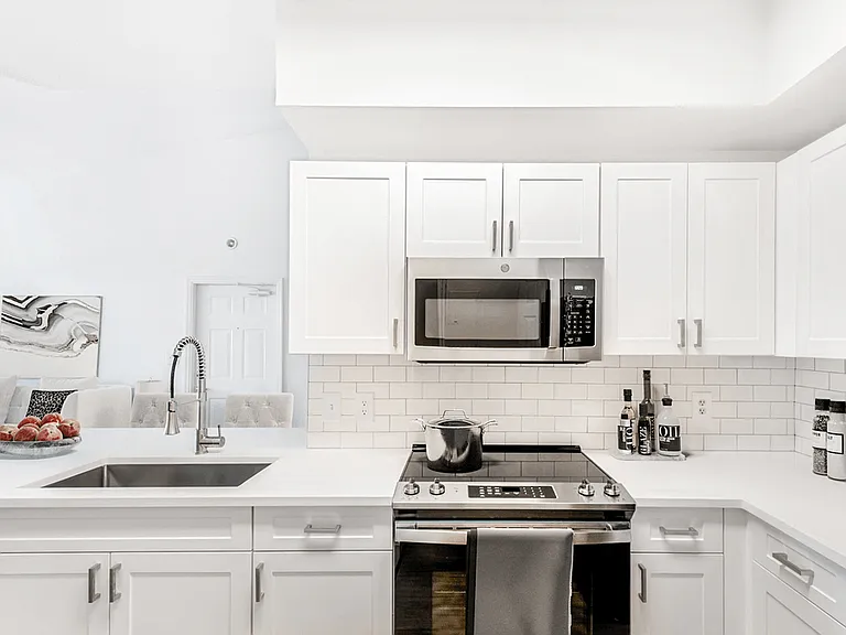 The Estates at Wellington Green Apartments — Photo 12