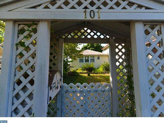 2nd image of 101 N River Dr
