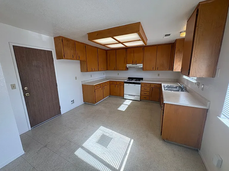 1543 N Willis St — Photo 16