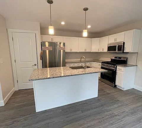 4th image of 1011 Ashwood Ln