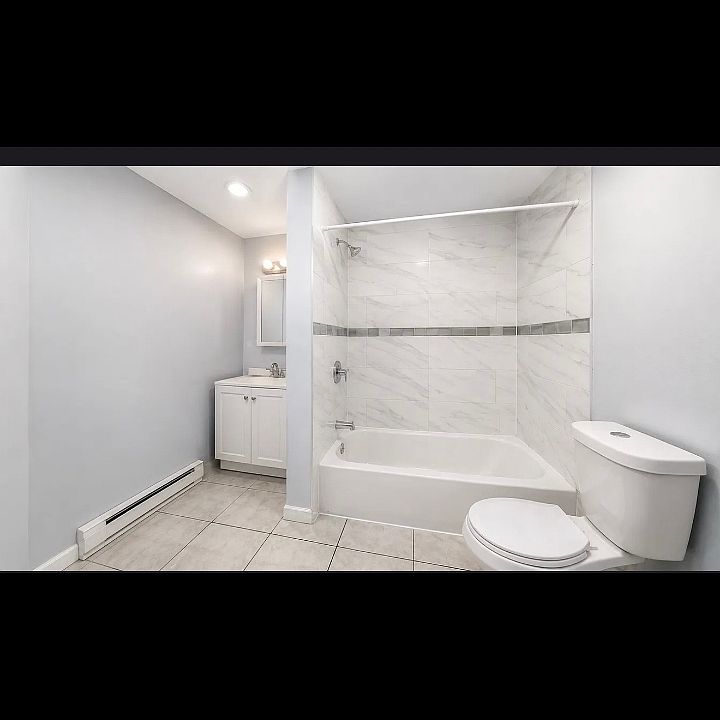 2nd image of 452 15th Ave #2L