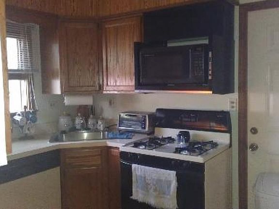 2nd image of 978 Berkley St