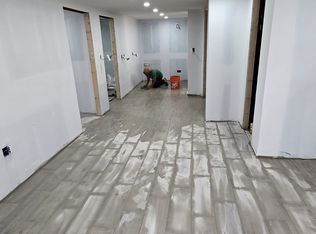 10 Lafayette Ave APT 1, Bethpage, NY 11714