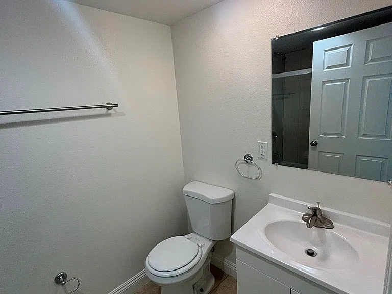 148 E 84th Pl — Photo 9