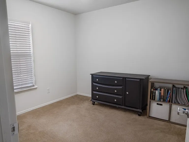 2527 Eisner Dr — Photo 11
