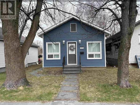 1026 3rd St E, Fort Frances, ON P9A 1S4