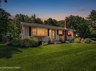 206 Lancelot Dr, Stroudsburg, PA 18360