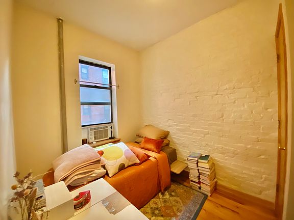 4th image of 278 S 2nd St #5
