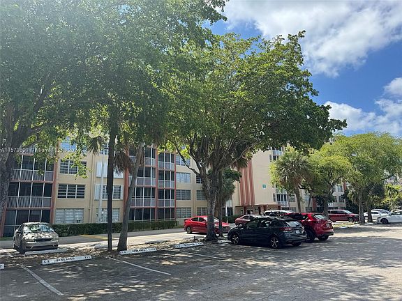4th image of 1780 NE 191st St #3142