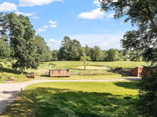 98 King St, Groveland, MA 01834