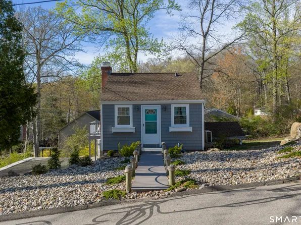20 Seminole Trl, East Hampton, CT 06424