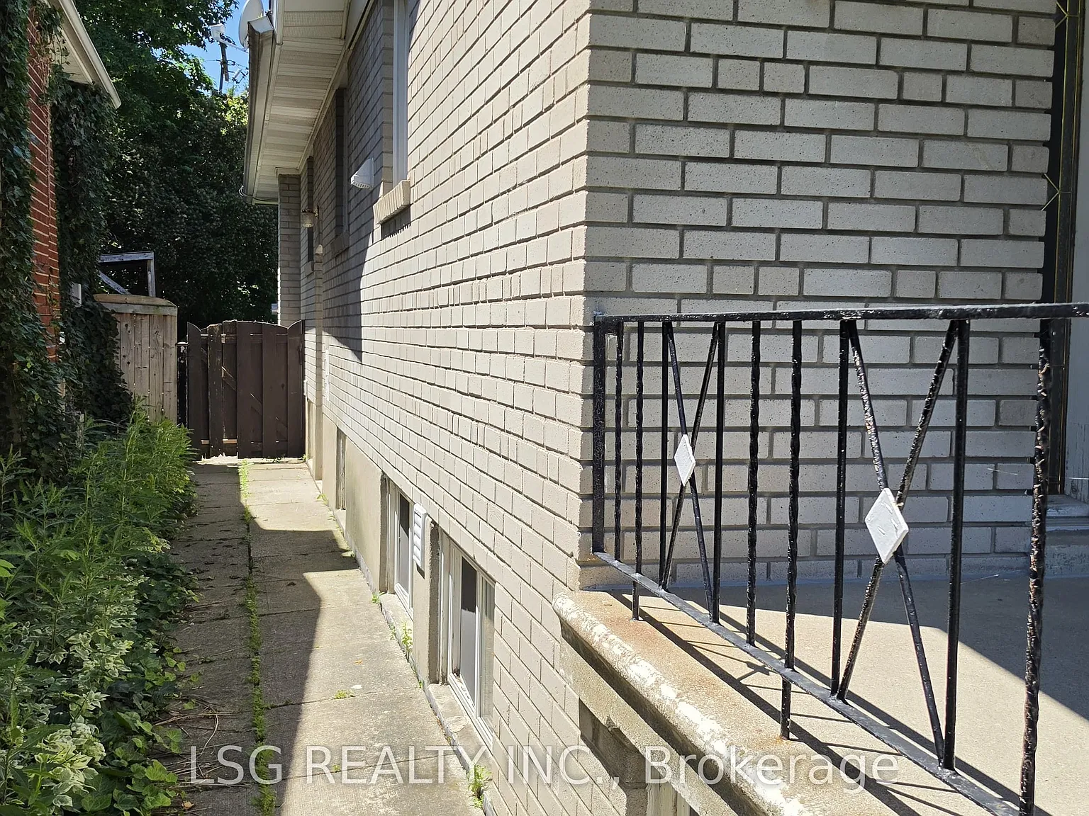 2 bed, $2,400 — Photo 3