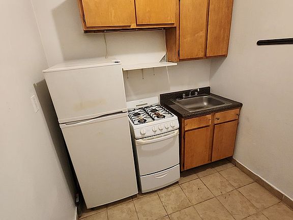 5th image of 315 W 121st St APT 5