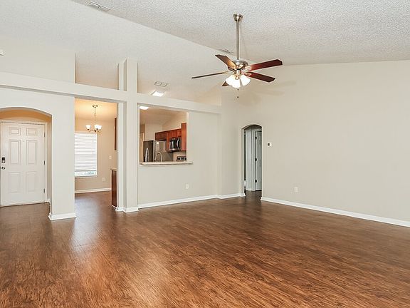 3rd image of 3230 Chantilly Ct