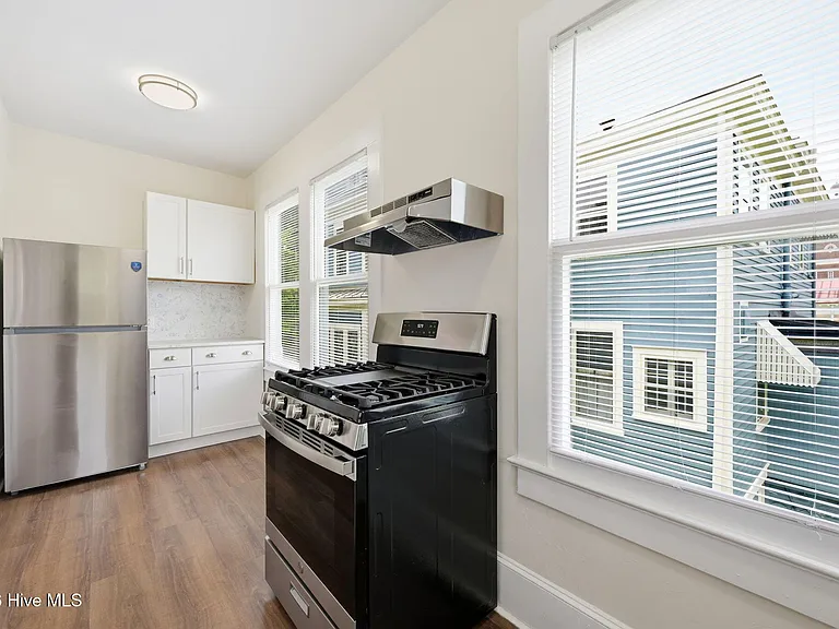 511 Middle St #C — Photo 8