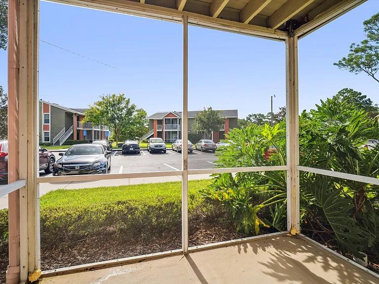 One Bedroom Large - 1 Bed / 1 Bath - 715 Sq.Ft.
