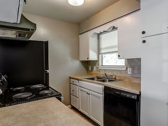 2nd image of 2400 Brookridge Dr