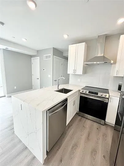 1108 Sigel St — Photo 1