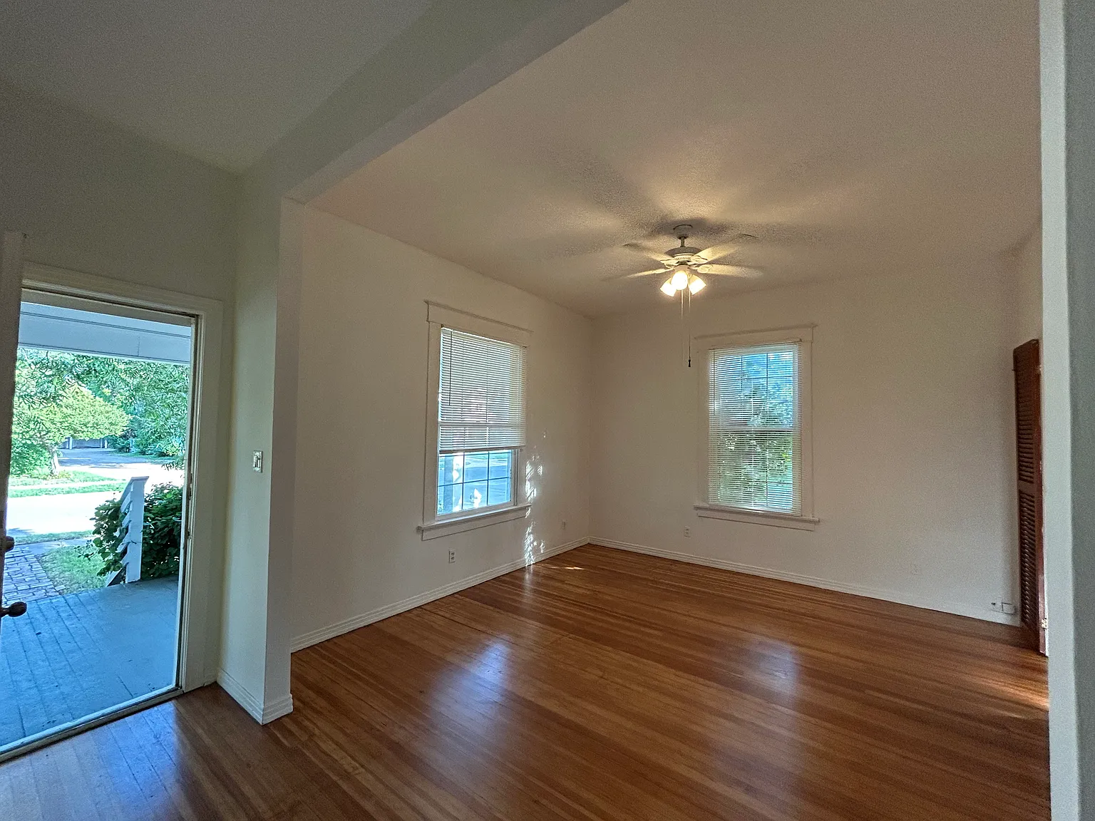 Reiger Ave, Dallas — Photo 4