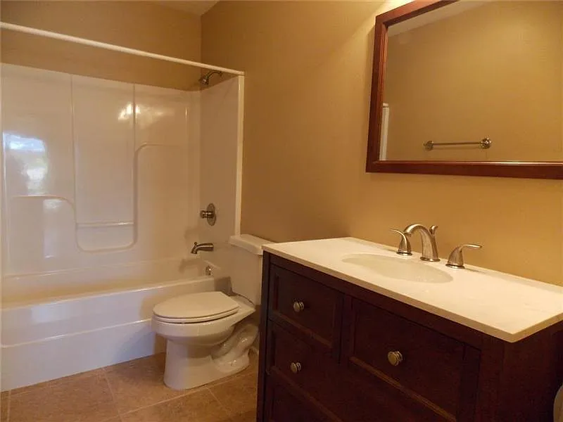 711 Walnut Street — Photo 1